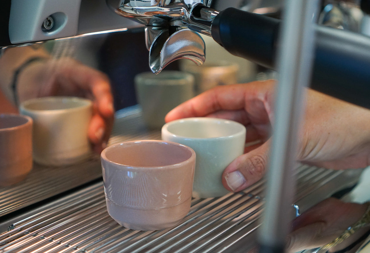 Espresso Siebträger Kaffeemaschine mit Keramik Espressobechern